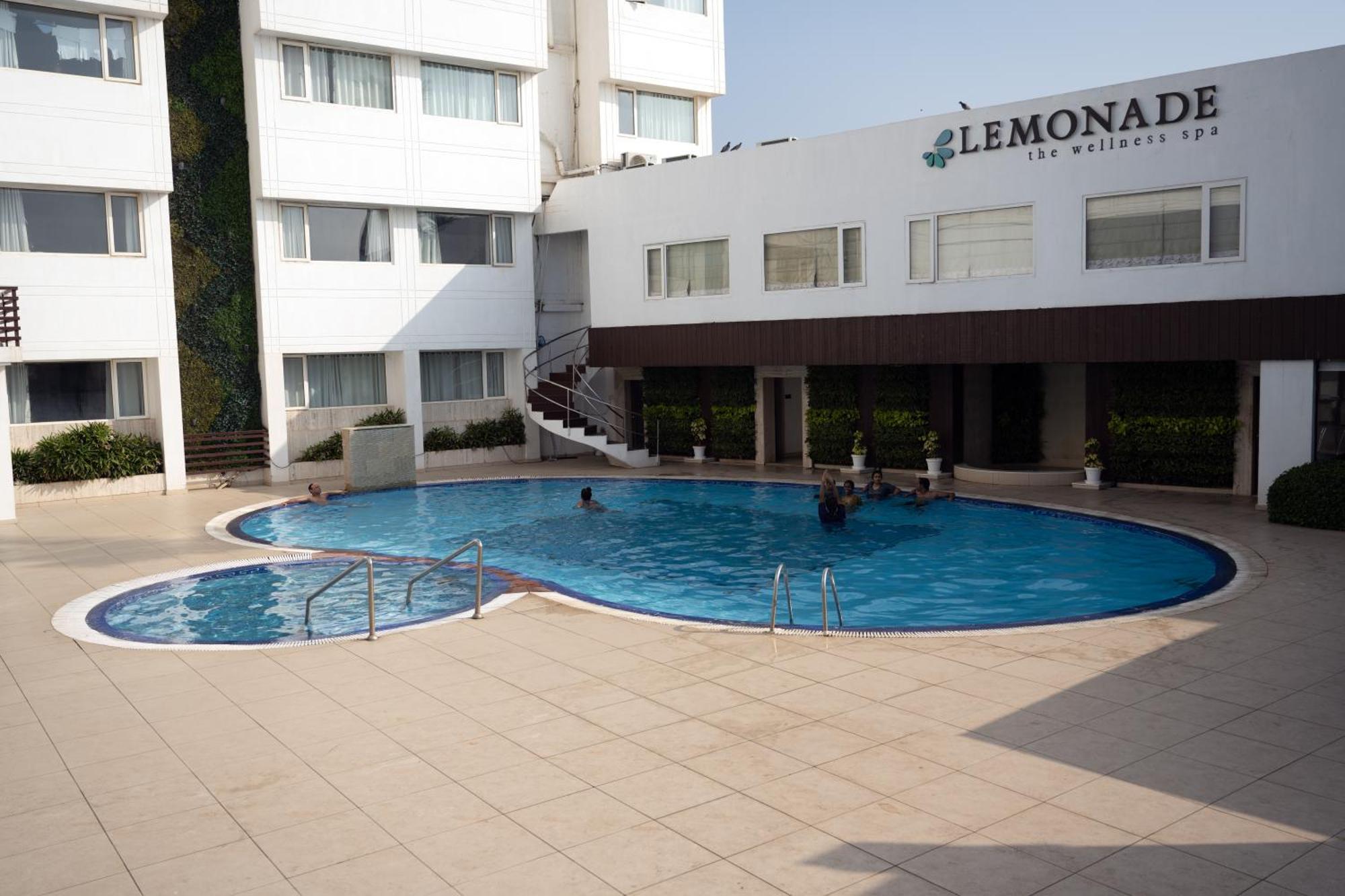 Hotel Holiday Resort Puri Exterior photo